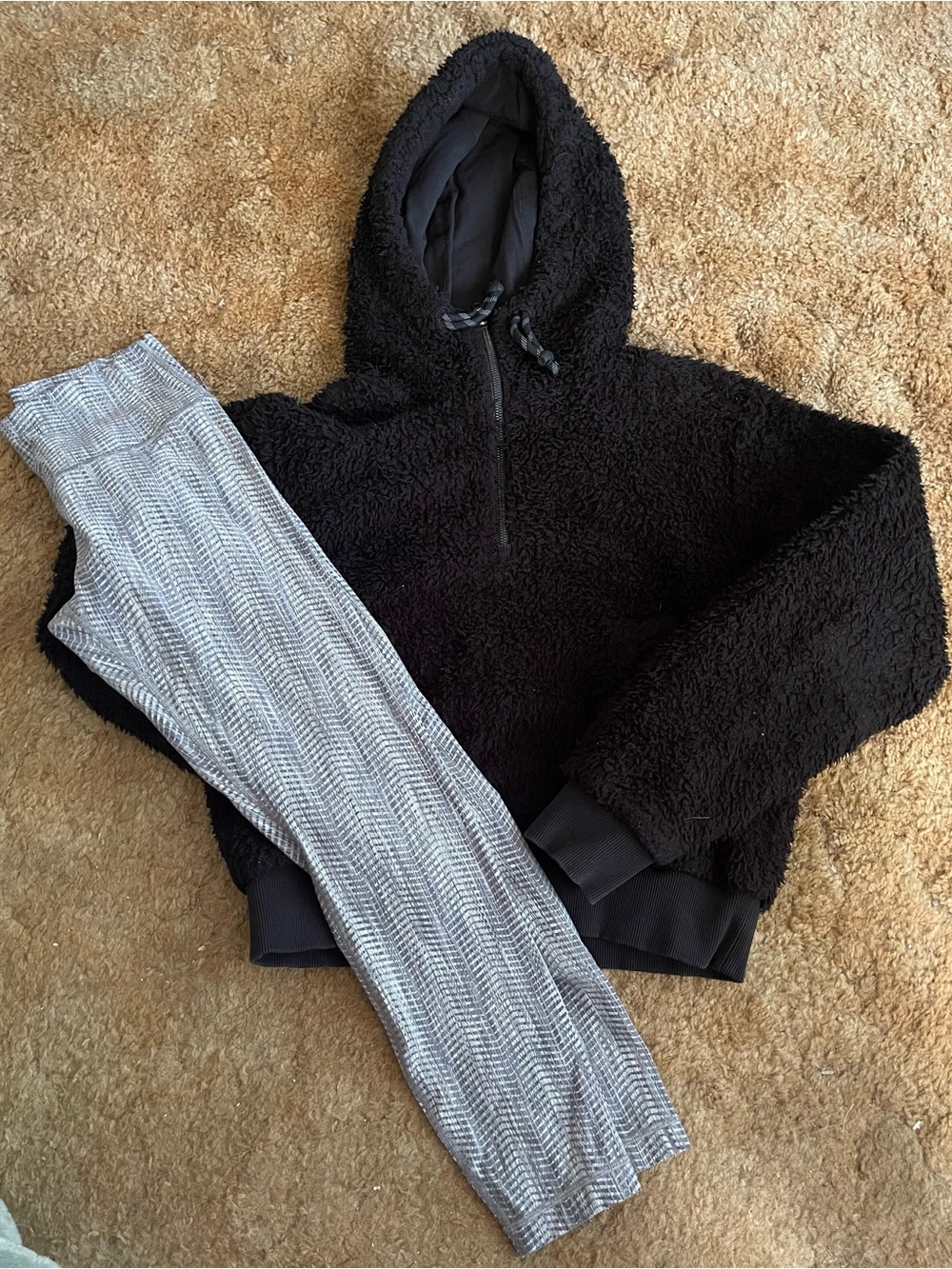 Women’s Lululemon Outfit Size 8!